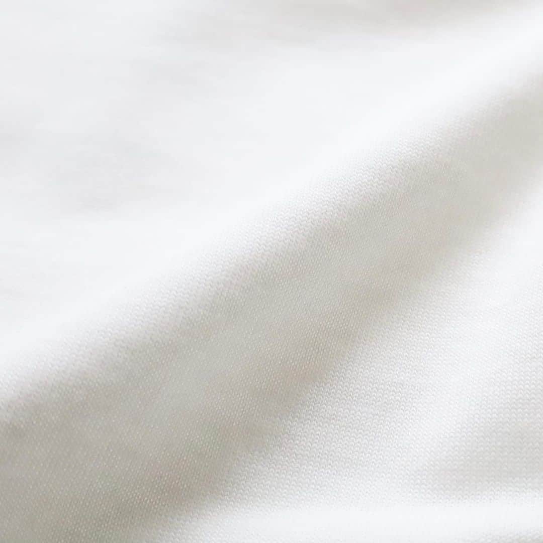 Salyuのインスタグラム：「【+YES 23AW Long sleeves T-shirt】   Tシャツに求められる着心地や丈夫さに、大きく影響を及ぼす生地選び。今回選んだ生地はその条件をクリアしながら、光沢感とハリ感が特長の国産高級素材。+YESでしか手に入れることのできない最高の一着をこの機会にお試しください！一度、手にしたら手放せません！  【受注期間】 8/27(日)23:59まで ※完全受注制  【配送予定】 10月中旬頃 ※生産状況により変動します。  【ONLINE SHOP +YES】 https://shop.salyu.jp/ ※プロフィールのリンクよりお越しください。  #新しいYES #プラスイエス #salyu」