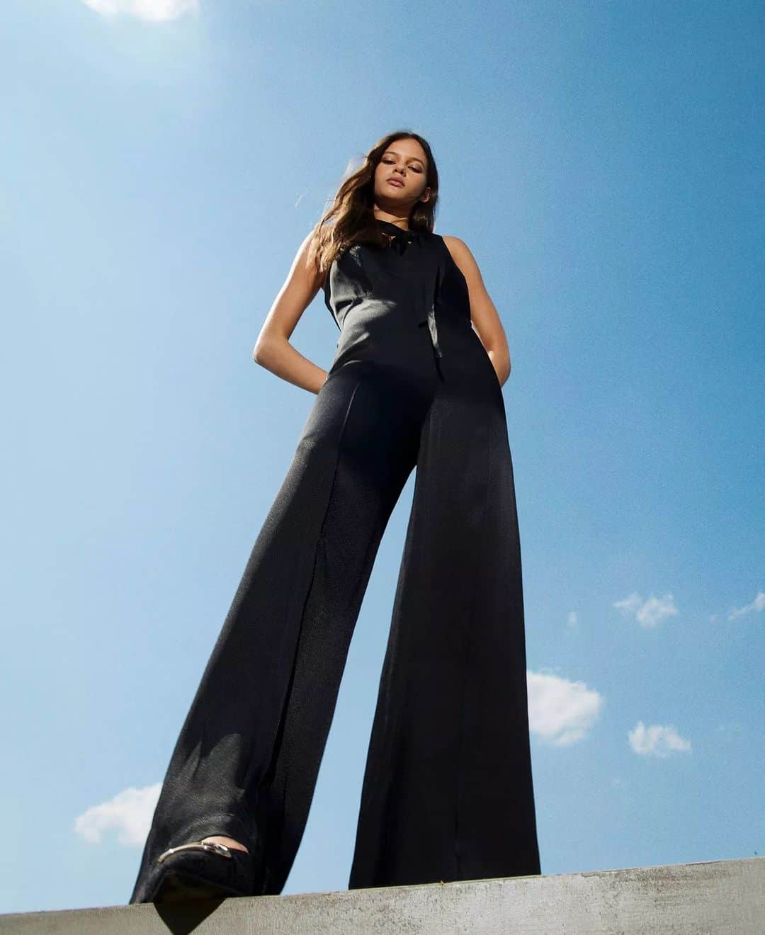 ツインセットのインスタグラム：「Sophisticated charm for this #twinsetmilano long sleeveless jumpsuit ✔️ A real must of the seasonless wardrobe 😍 #twinsetlover」