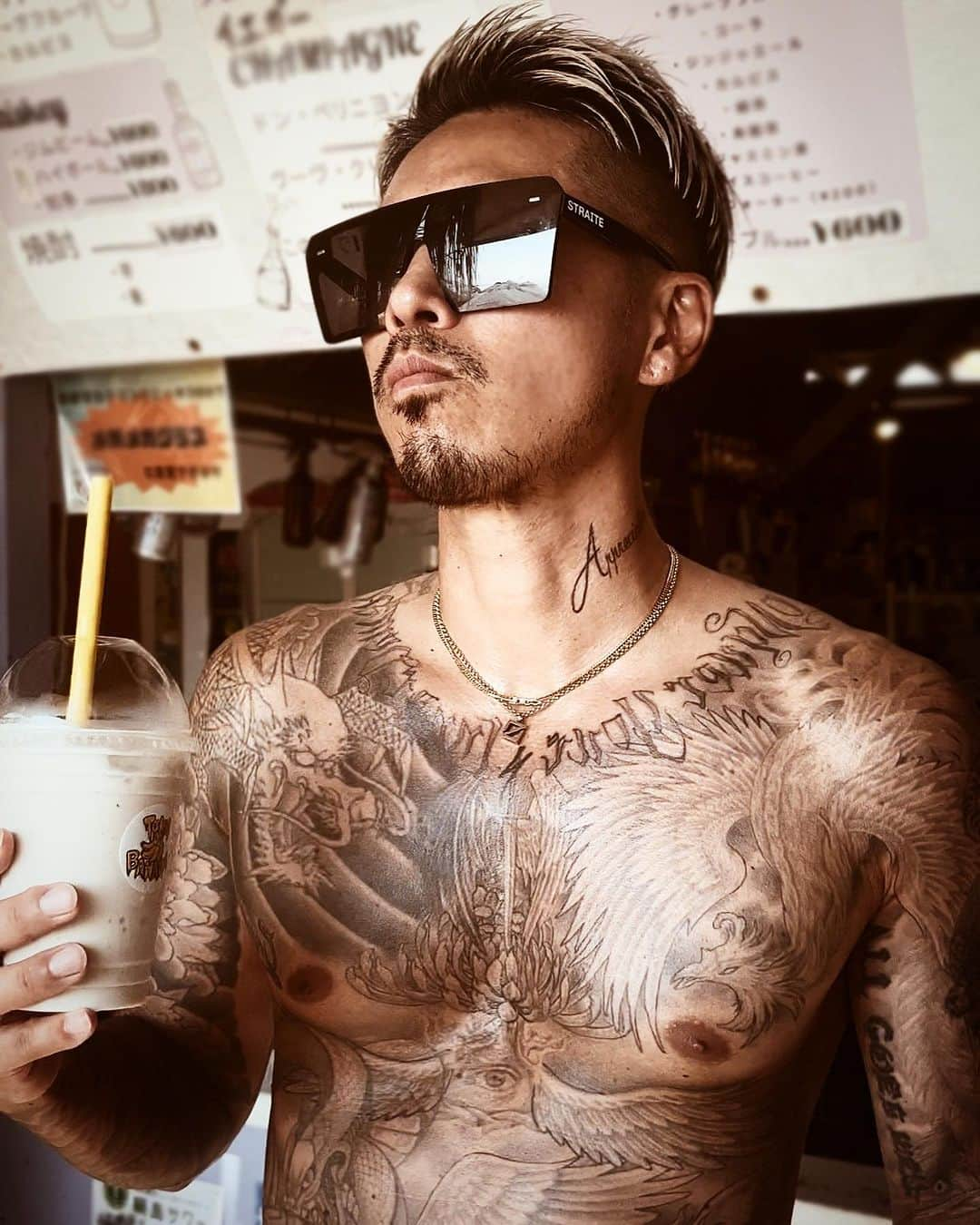 DJ ACEのインスタグラム：「夏ってすごい。 Summer is really amazing  #夏 #海 #ビーチ #海の家 #スムージー #beach #beachhouse #tattoo #straite #straite_style #海パン #タトゥー #ACE1 #気づいたら俺のインスタが海だらけ😂」