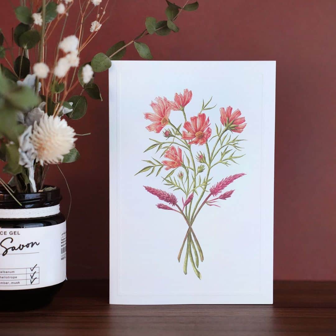伊東屋のインスタグラム：「伊東屋より、秋のお便り。  季節の旬な花束を描いたフラワーカードに、新しく秋柄が登場しました。  色鮮やかな想いを、秋の花束とともに贈りませんか？  #cards#greetingcards#carddesign#botanicalart#floralcard#秋の花#fallflower#銀座伊東屋#伊東屋#ginzaitoya#itoya」