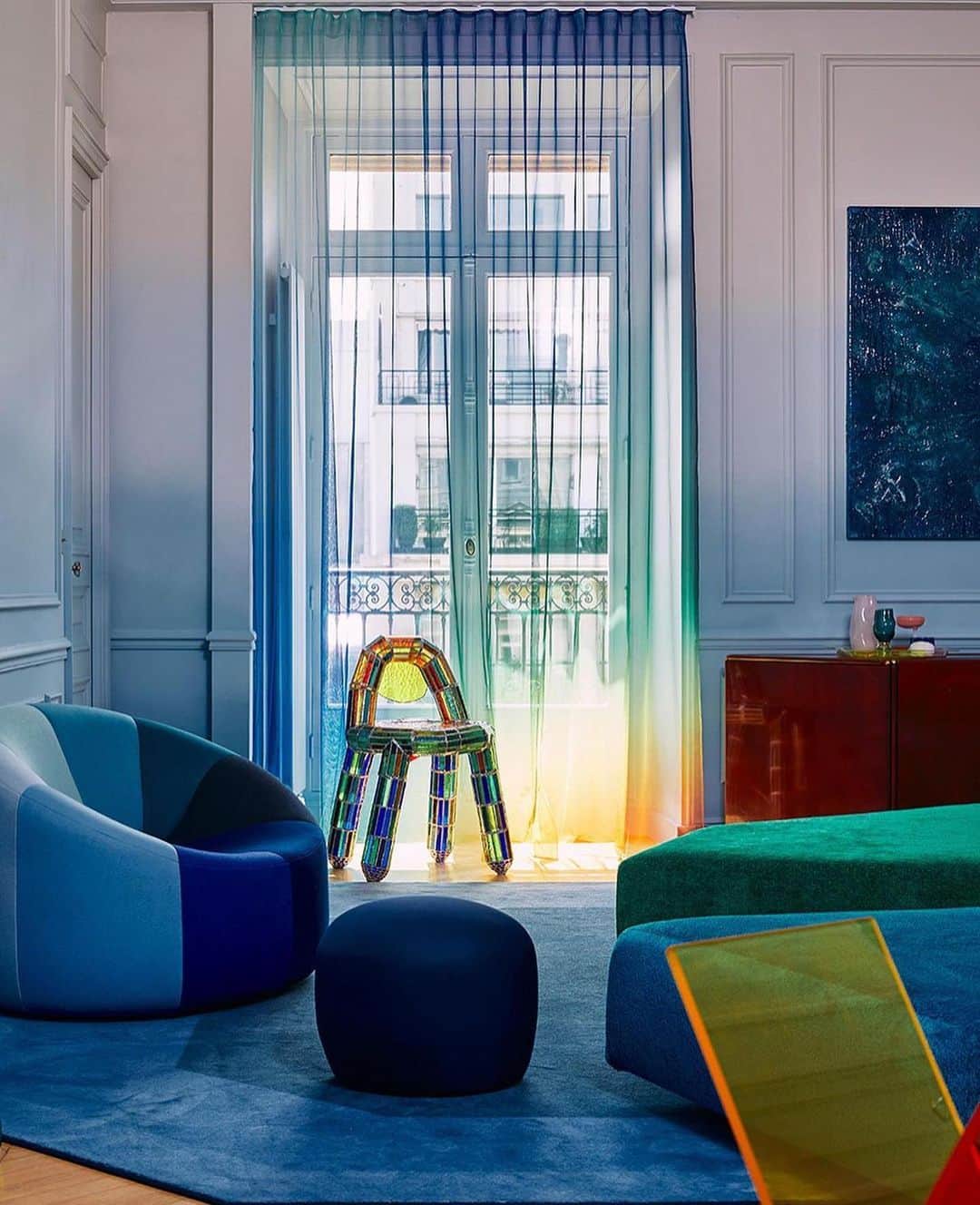 My Interiorのインスタグラム：「Elegant unconventional home design by @uchronia_world  📸 by @felixdolmaillot」