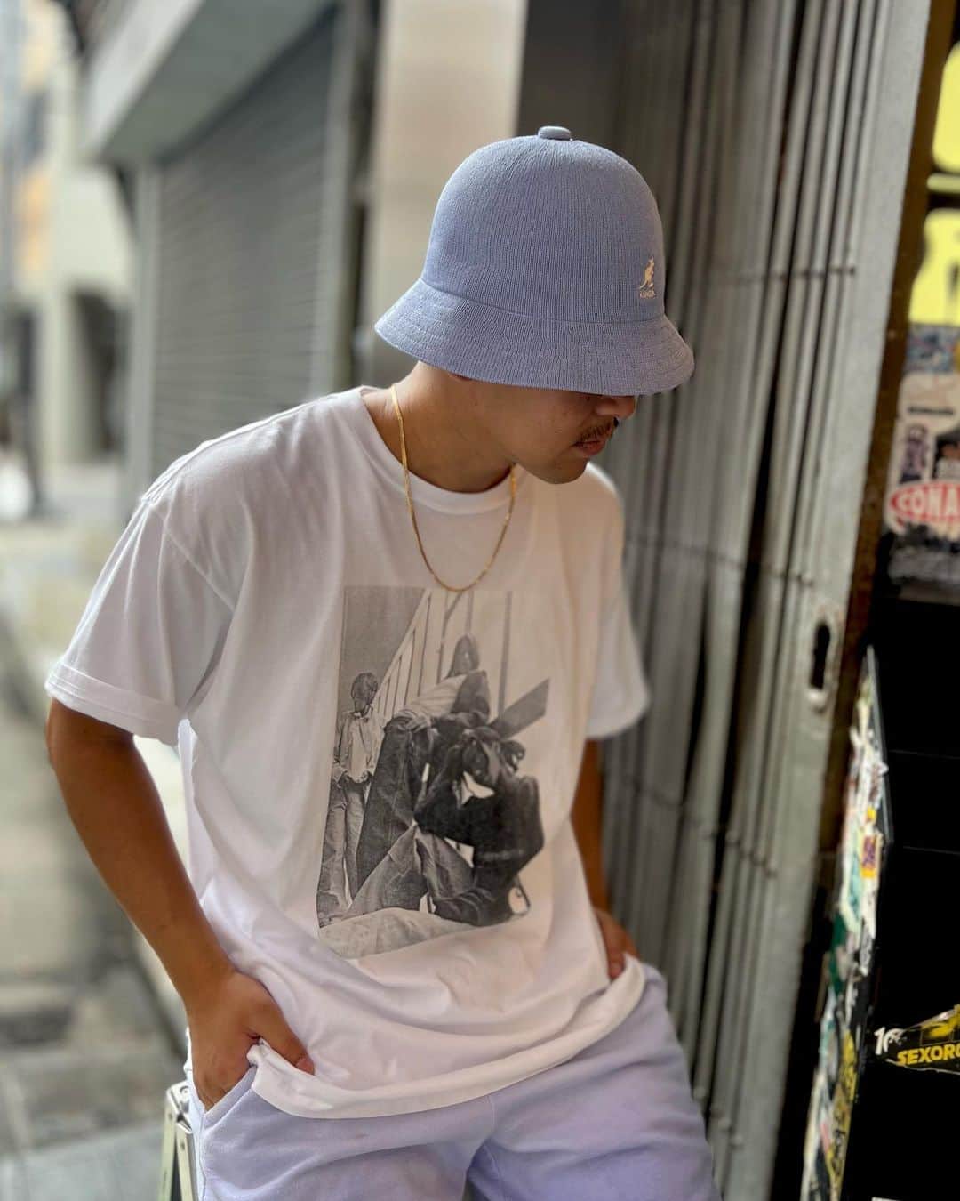 GROW AROUNDのインスタグラム：「KANGOL🦘  1983年からKANGOLを代表するアイコニックなモデルの ''CASUAL''   軽量で清涼感のある素材を採用している為この時期にピッタリなアイテムです🎐  WEB UPも完了しております👍」