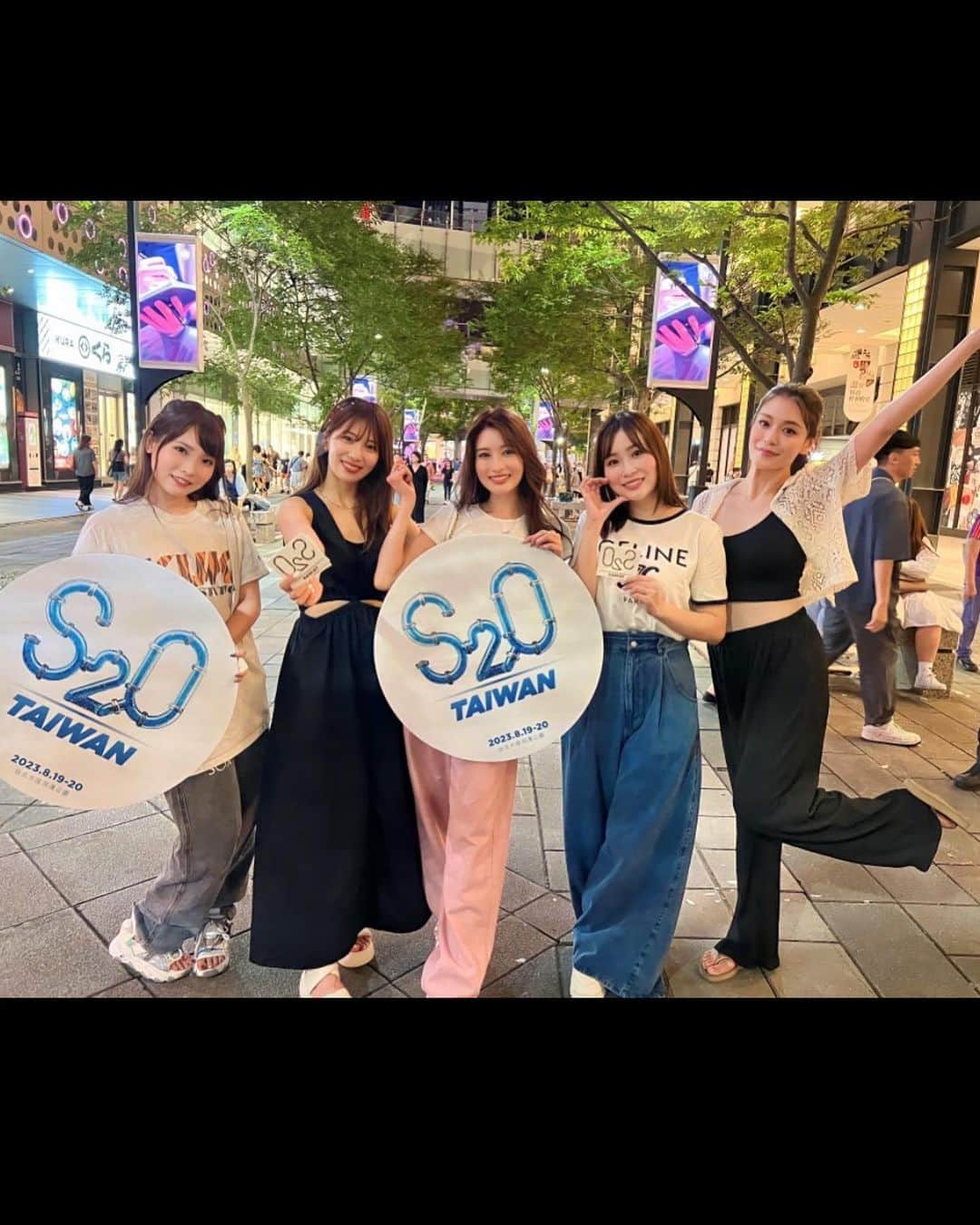 山岸逢花さんのインスタグラム写真 - (山岸逢花Instagram)「#S2O めちゃくちゃ楽しかった🚿  一緒に来た女優さんとの写真💛 たくさんあるからあげちゃう 短い時間だったけどみんな仲良くしてくれて 本当にありがとうございました🫶  最終的にメアリーちゃんとみにゃとめちゃくちゃ濡れて フェス遊びに来た人並に楽しんだ🤣 遊べる仲間がいてよかった🥹🤘🌈  夏はこれで満足だ〜〜お疲れサマー🍉」8月22日 18時08分 - ayakayamagishi_