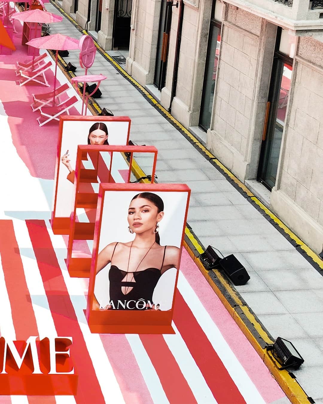 Lancôme Officialさんのインスタグラム写真 - (Lancôme OfficialInstagram)「Lancôme Drama Street, Shanghai, China. Our latest L’Absolu Rouge Drama Matte campaign took to the streets of Shanghai and Hangzhou for a complete takeover, unveiling dramatic shades and an immersive experience like no other. Guests and visitors indulged in a unique adventure, re-discovering Lancôme’s iconic lipstick through interactive booths and tailored experiences. #Lancome #LAbsoluRouge #Makeup #Shanghai」8月22日 18時10分 - lancomeofficial