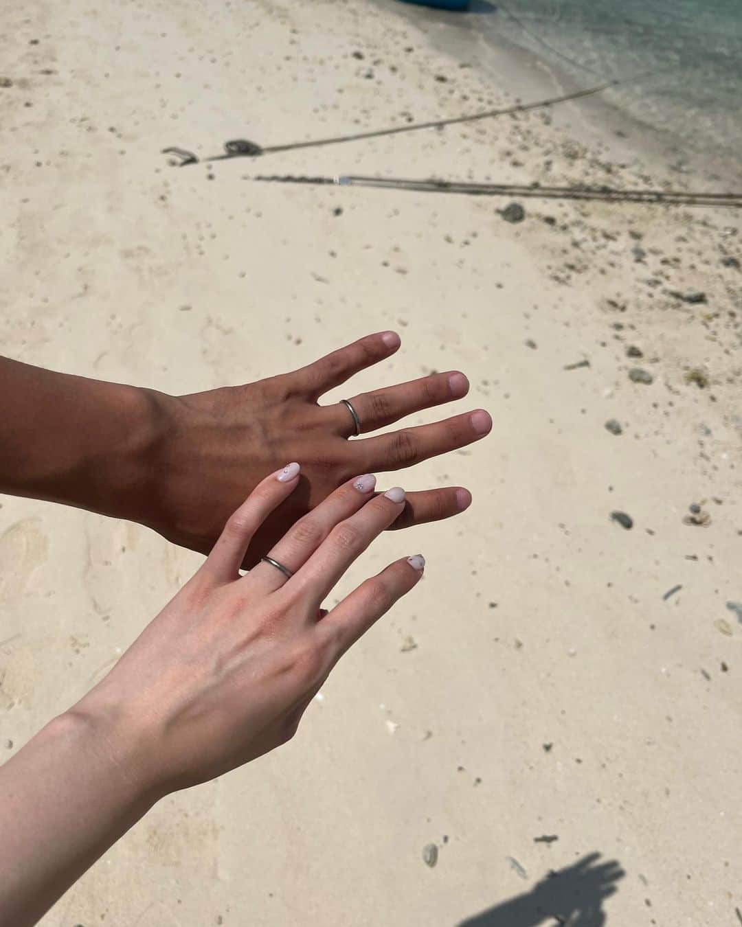 Arika Kuriharaのインスタグラム：「こげぱんくんいつもありがとう🖐🏻🩷  #夫婦 #なつのおもいで」