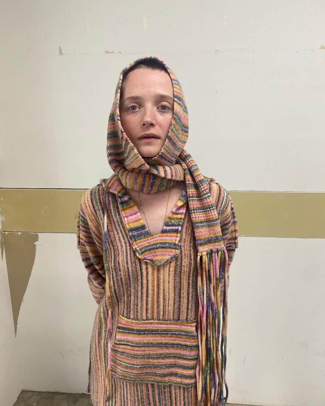 PERVERZE_OFFICIALさんのインスタグラム写真 - (PERVERZE_OFFICIALInstagram)「Fitting with Olga Olga is wearing Drawing Border Knit Hoodie and Drawing Border Knit Narrow Scarf. Now available for pre-order on PERVERZE web store.  #PERVERZE #AW23 #PERVERZE_AW23」8月22日 18時17分 - perverze_official