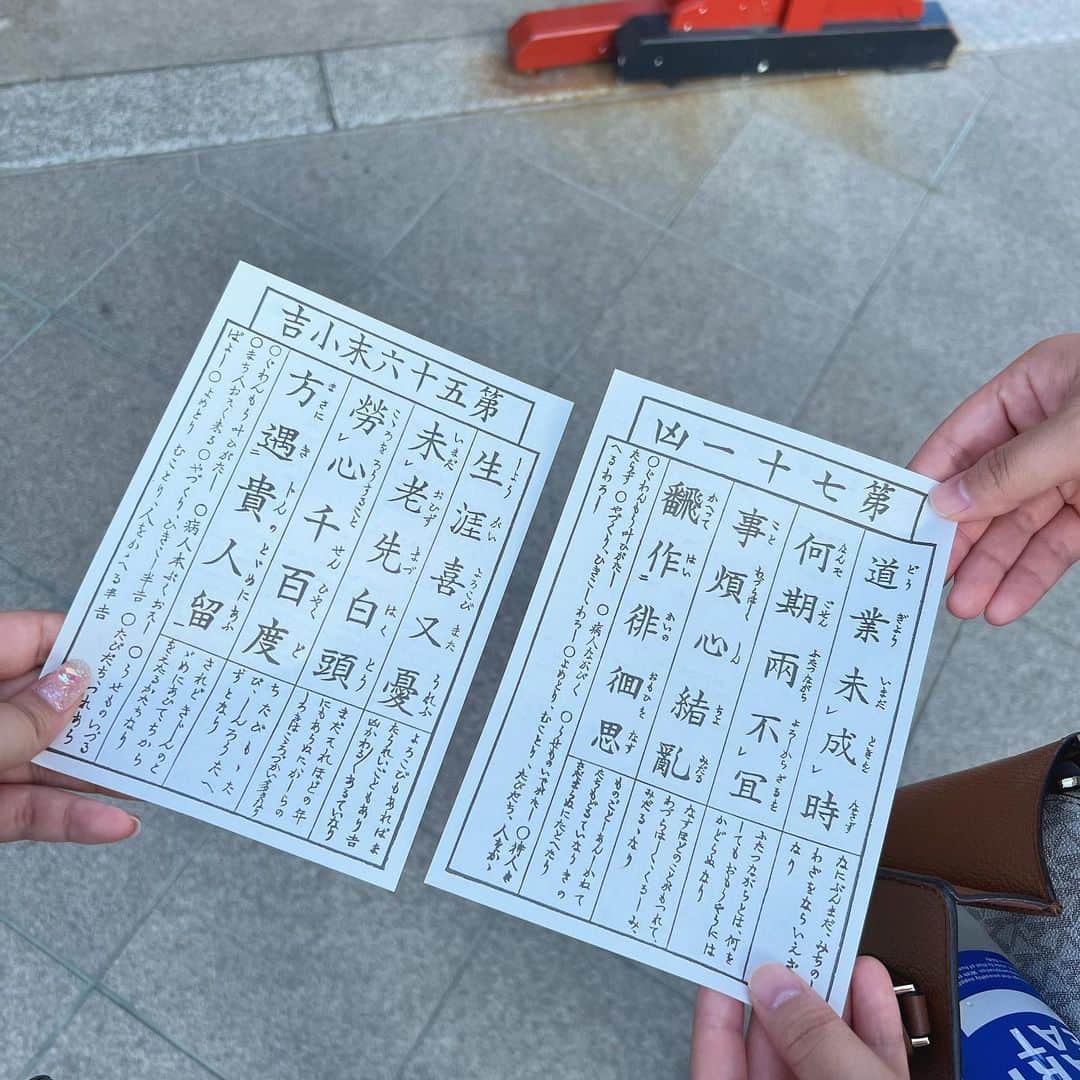 ちょこばななさんのインスタグラム写真 - (ちょこばななInstagram)「今年初かき氷食べた🧊🩵 . 浅草寺でおみくじ引いたらリトルが凶引いてたし私も末小吉で2人とも微妙🫠💤 だけど末小吉って3%しか入ってないんだって！笑 逆に強運かもしれない！笑 . そのあと近くの喫茶店でかき氷食べた🫶流行りのふわふわかき氷とかフルーツたくさんのってたりするのも美味しいけど、やっぱり氷ガリガリのスタンダードなのが好きだなー！！！ . #浅草#浅草グルメ#浅草食べ歩き#浅草カフェ#かき氷#selfie#ootd#데일리#좋아요#셀카#셀스타그램#셀피#shein#jeanasis#148cm#ぽっちゃりコーデ#y2k#浅草寺#プチプラコーデ」8月22日 18時18分 - choco8787banana
