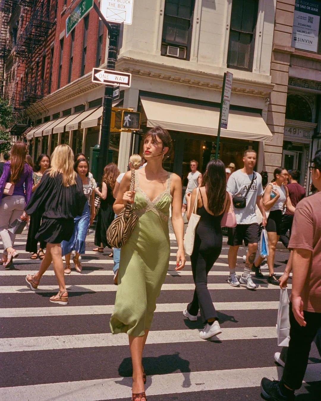 Jeanneのインスタグラム：「A few months ago I invited my friend the artist @ninakoltchitskaia to create two murals for our new flagship NYC store (I’ll tell you more about it soon!) . During this beautiful artistic journey, I joined her in NYC and we shot together @rouje pre-collection in this city which inspires us so much ! I am very happy to finally share these images and the collection with you . ❤️」