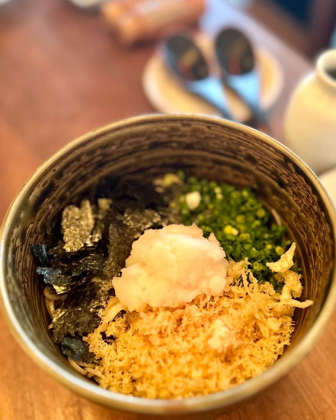 榊原信行さんのインスタグラム写真 - (榊原信行Instagram)「先日はテレ朝通り沿いにあるミシュラン一つ星の“蕎麦たじま”へ行って来ました！ やはり夏は特にお蕎麦が食べたくなりますよね！ 今日はぶっかけそばにしました。 安定のデラうまでした！ 最高！  The other day, I went to “Soba Tajima”, a one-star Michelin restaurant in the Hiroo area along TV Asahi Street! Summer is especially hot, so I want to eat cold soba! Today, I ordered "bukkake soba". The taste was "Dera-uma“ as always! Awesome!!  #蕎麦たじま広尾 #お蕎麦屋さん #ミシュラン掲載店 #ミシュラン一つ星 #蕎麦屋 #広尾 #六本木 #テレ朝通り #Tokyo #soba #japanesefood #tokyofood #tokyogourmet #tokyorestaurant #japanfoodie #japaneats #Derauma #デラうま #バラさんの日常🌹 #バラさんオススメグルメ🌹」8月22日 18時30分 - nobu_sakakibara
