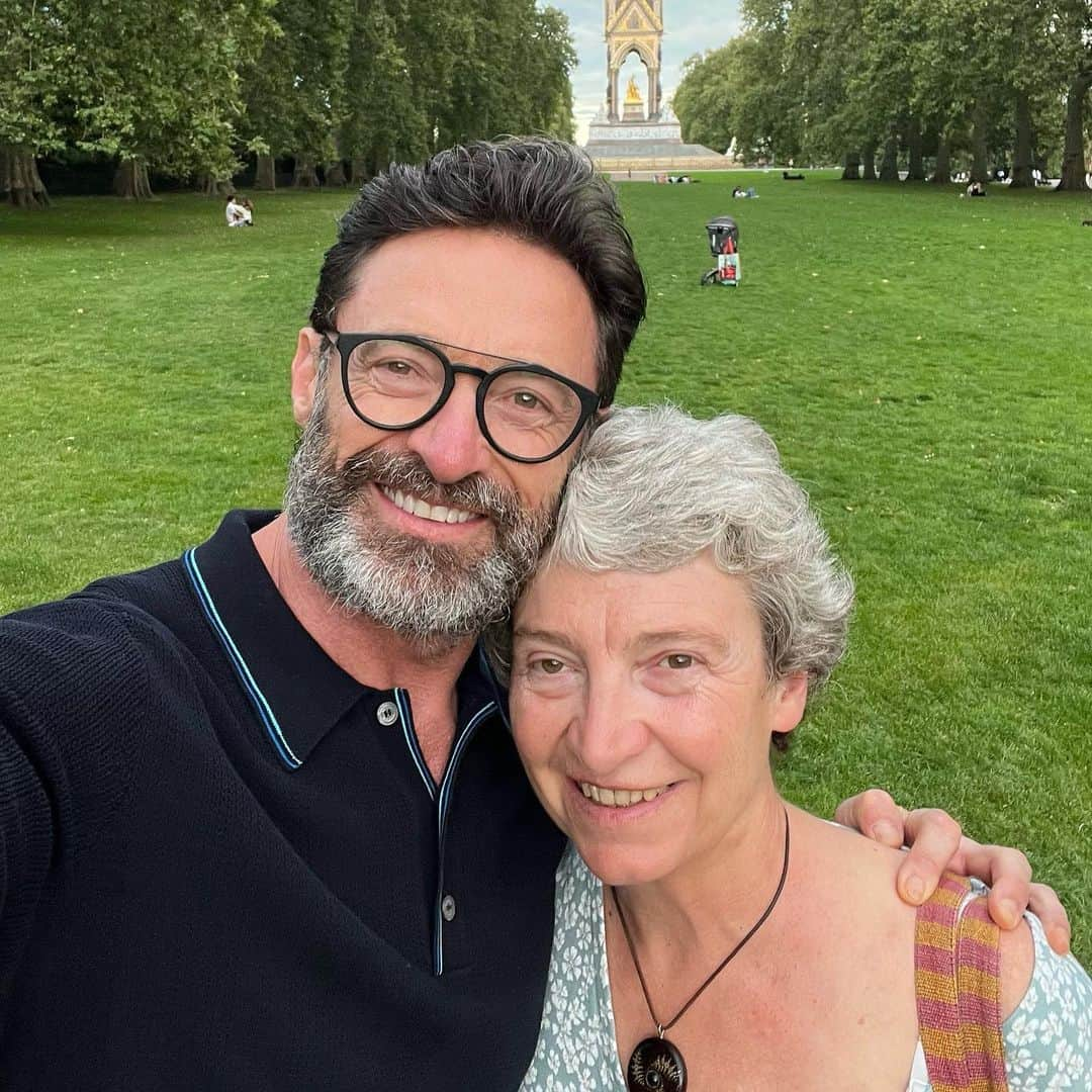 ヒュー・ジャックマンさんのインスタグラム写真 - (ヒュー・ジャックマンInstagram)「I am so grateful for my sister Zoe.」8月22日 18時31分 - thehughjackman