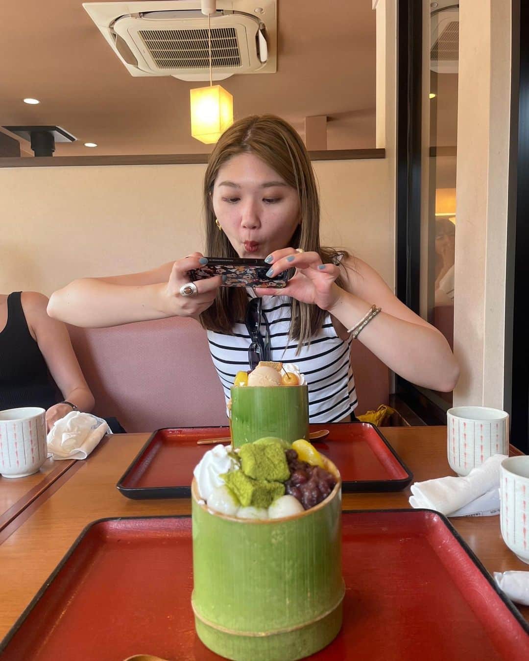 竹内朱莉のインスタグラム：「食べる時顔騒がしいね🤣 そして遂に抹茶が食べれるようになりました🍵  #京都」