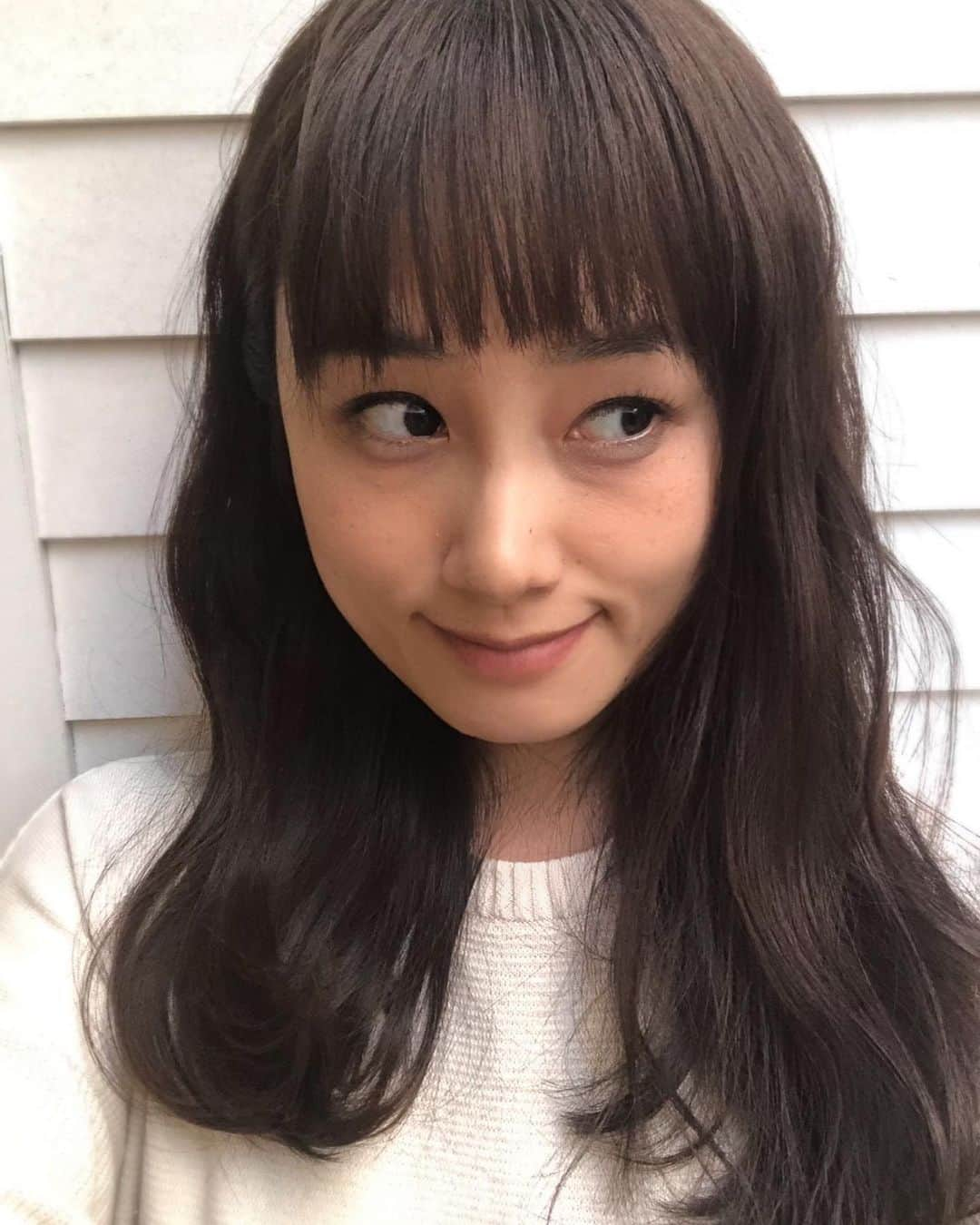 野村日香理さんのインスタグラム写真 - (野村日香理Instagram)「お仕事メイク💄 監督さんのご希望ですっぴん風のナチュラルヘア＆メイクにしていただきました。 順調にそばかす（しみ?）ふえてます。 ありがとうございました♪☺️  #ナチュラル#ゆるふわ#ありがとうございました#楽しかった#ヘアメイク#まゆげ#前髪#ムービー#🎥#shooting #me#japanesegirl」8月22日 18時24分 - nomura.hikari