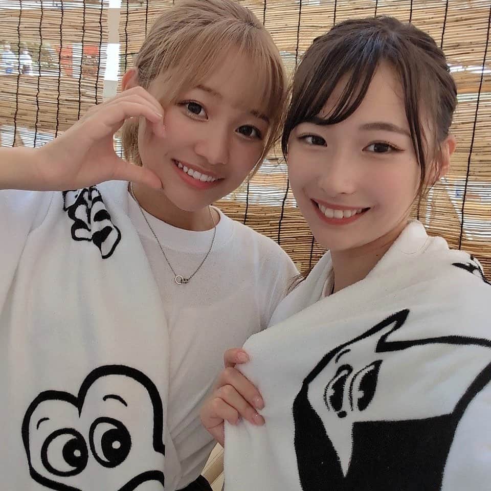 のインスタグラム：「今日好き江ノ島編！ 楽しかった〜！！  暑い中来てくださって ありがとうございました！！！  皆さんとお会い出来て写真を撮れる 機会は中々ないので、 とっても嬉しかったです☺️☺️  25日も楽しみです！ みなさんぜひ会いに来てください😳  ゆあと久々に会えた〜🧡   #今日好き」