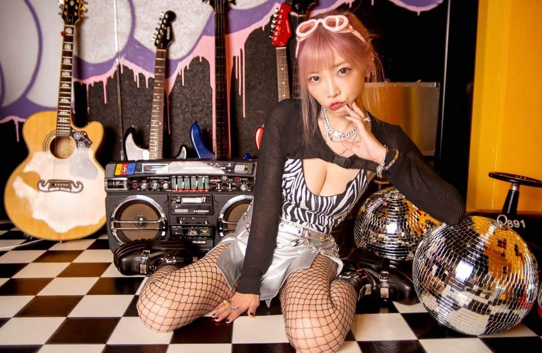 藤田恵名のインスタグラム：「学はありませんが音楽はありまーす！！！」