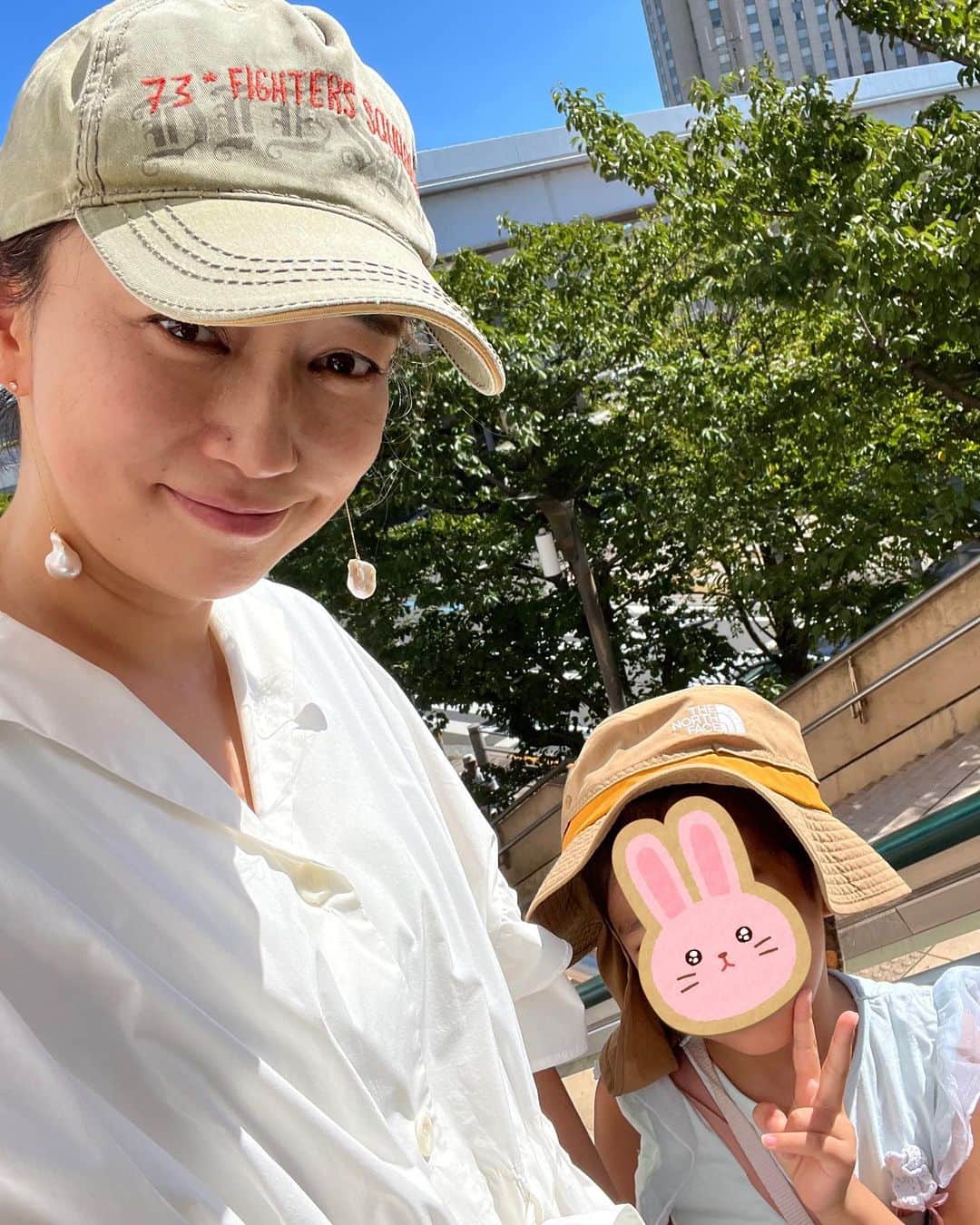 戸部洋子さんのインスタグラム写真 - (戸部洋子Instagram)「お台場冒険王久しぶりに行ってきました！久しぶりの職場ー🤣  一階のカラダワンダーランドが楽しかった😍カラダの仕組みを学びつつ思いっきり身体を動かす！  そして永島果実店のジェラートも美味しかったー😭❤️🍓  22階のワンピースも迫力満点📸  そしてアナウンサー達のダンスも見られて大満足😭みんな暑い中がんばってる、生田くん、れいみちゃんみんな本当におつかれさまー😭  ステージ横では、フーセンガムの作り方も教えてくれますw  #引き続き養育休職中です😭 #お台場#フジテレビ#冒険王 #8月27日まで」8月22日 18時26分 - tobe.yoko