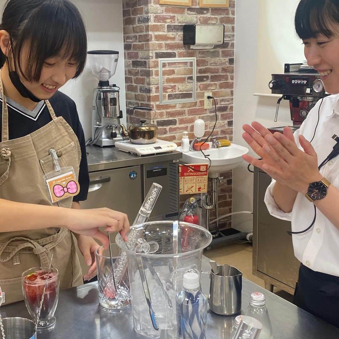 東京ベルエポック製菓調理専門学校さんのインスタグラム写真 - (東京ベルエポック製菓調理専門学校Instagram)「🧁☕️ホテルサービス＆フードビジネス科🥯🍹 8/20(日)オープンキャンパス ☕️あなたの知らないコーヒーの世界☕️ ということで、 スペシャルティコーヒーの飲み比べ、ドリップ、コーヒーカクテルと… コーヒーの新しい扉を体験頂きました✨ 美味しいコーヒーって素晴らしいと改めて感じました！！😆  #東京ベルエポック製菓調理専門学校  #カフェ　#おしゃれカフェ　#カフェビジネス科　#バリスタ　#カフェスタッフ　#日々の暮らし　#手作り　#手作りお菓子　#手作りご飯　#おうちおやつ　#おうちカフェ　#カフェ好きと繋がりたい  #カフェスタグラム  #カフェ部  #コーヒー #西葛西  #専門学校 #学内実習  #カフェ開業  #カフェスイーツ　#おやつ部　#洋菓子  #焼菓子  #東京　#江戸川区　#カフェプロデュース」8月22日 18時29分 - belleseika
