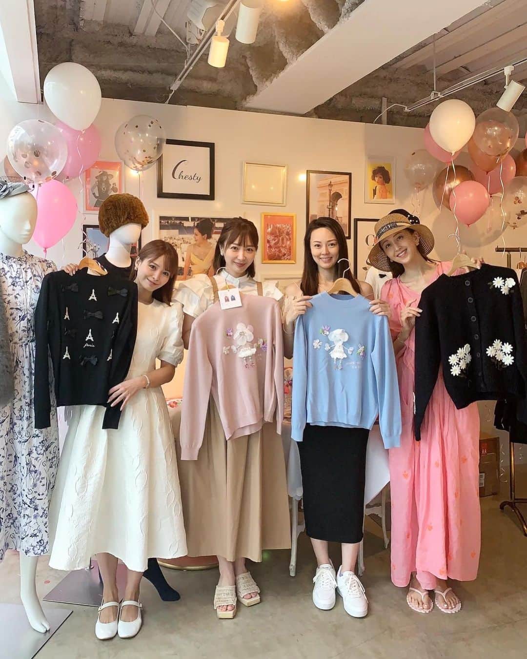 春菜めぐみのインスタグラム：「@chesty_official  20th anniversary🌹💕 ． ． AWコレクション可愛かった〜☺️❤️❤️❤️ 大人可愛いお洋服いっぱいでたくさん頼みました😘👗 着るの楽しみー！😍✌🏻 ． ． そして今日も可愛いが渋滞してて眼福だった〜🤤💓 ． ． #chesty #aw #collection #fashion #🎀」