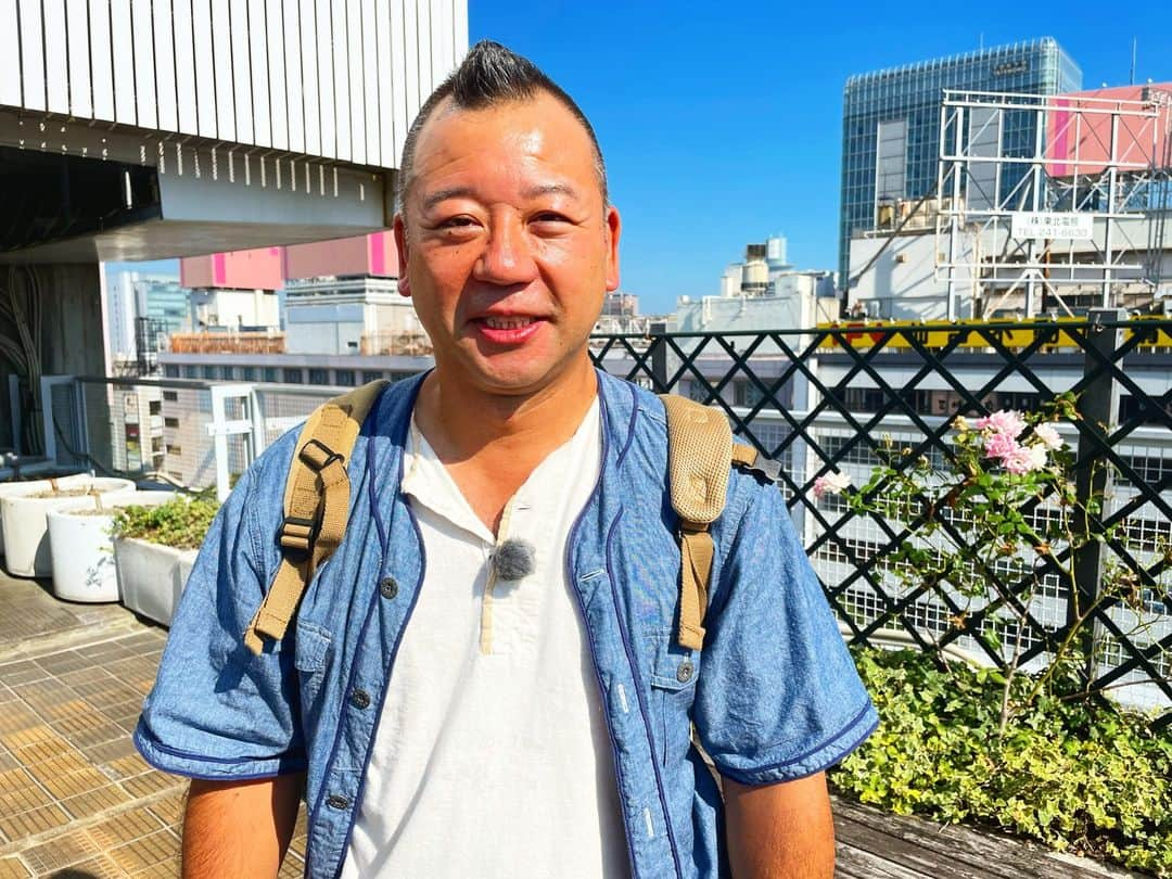 テレビ東京「太川蛭子の旅バラ」さんのインスタグラム写真 - (テレビ東京「太川蛭子の旅バラ」Instagram)「🔥🔥いよいよ明日放送🔥🔥  明日８月２３日（水） 夜６時２５分からの水バラは、 『ローカル路線バス乗り継ぎ対決旅 陣取り合戦第⓬弾』🚌🚶‍♂️  戦いの舞台となるのは…宮城県！ 熾烈な陣取り争い⚔️の道中には 宮城の名所名物が目白押しです✨  今回の太川チームはバス旅経験者が揃い、 経験値でフィジカル河合チームに挑みます🔥  前回の栃木の敗戦をリベンジできるか!?  そして今回も ２日目の朝８時解禁！ ２ポイントゲットできる 『ドデカ陣地ボーナス』があります！  面積が広いドデカ陣地は 名所名物探しも大変😮 太川チームはどう攻略する！？  過去、水バラロケで 膝に爆弾💣を抱えていたバイきんぐ西村さん。 今回は無事歩き続けることができるのか👣  山之内すずさんもストレッチで 気合十分です💪  ちなみにバス停に放置されているのは太川さんのリュック🎒  陣取りだけでなく、全ての水バラ・太川チームのメンバーとスタッフは、太川さんのリュックの行方と、ファスナーが閉まっているかを常に気にしています🤣  そんな今回の太川チーム 経験者らしからぬとんでもないできごとが起こります。 さらに、スタッフも驚く奇跡の乗り継ぎが続々…🌻  バス旅プロ率いる太川チームと 精鋭揃いの体力自慢・河合チームによる 絶対に負けられない戦いがまもなく開幕🔥  有名観光地だけでなく あまり知られていない穴場まで 夏の宮城県　魅力満載です🌞 お見逃しなく…‼️  #ローカル路線バス #乗り継ぎ対決旅　 #陣取り合戦 #バス旅 #水バラ #テレビ東京 #テレ東 #太川陽介 #バス旅プロ #バイきんぐ西村 #キャンプ芸人 #山之内すず #Z世代 #河合郁人 #高橋成美 #横川尚隆 #abcz #ジャニーズ　 #宮城 #仙台 #グルメ #名所」8月22日 18時40分 - tvtokyo_tagaebi