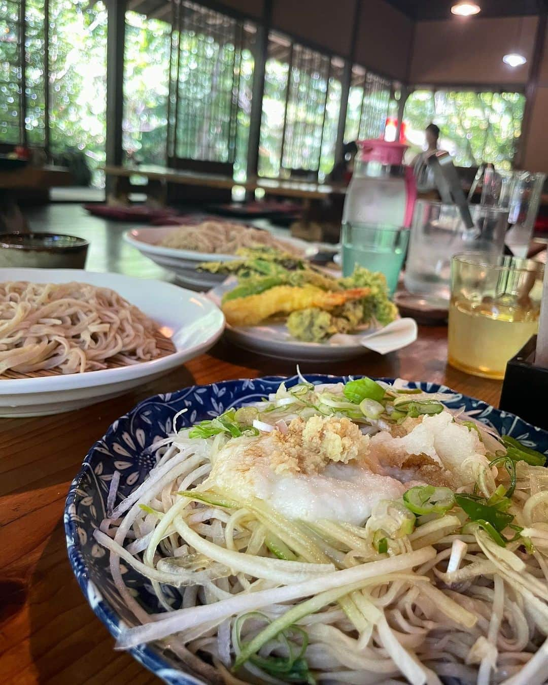 伊東亜梨沙さんのインスタグラム写真 - (伊東亜梨沙Instagram)「熊本にある大好きなお蕎麦屋さん♡ 📍隠庵 人生で食べた手打ち蕎麦でここが1番☝️ . . 旅行に行く前に @aoyamabeautyclinic でハイドラ、ピーリング、顔脱毛してきたからお肌ピッカピカじゃない？🥚 価格帯もリーズナブルなのにスタッフさんみんな優しくてすごく居心地良くて好きなクリニック🏥 . . #ありさtravel #trip #travel #国内旅行 #温泉旅行 #熊本旅行 #美容皮膚科」8月22日 18時35分 - arisa__917m