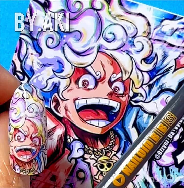 上野明子のインスタグラム：「ONE PIECE⚔️ニカルフィ👅  多分、キャラクターで1番描いてきたルフィ！  💻💅💅💅💅💅💻 オンラインサロン11月START▶️  3ヶ月間で基礎編〜応用編までガッチリ習得✨  リアルセミナーはコロナの関係でもぅ出来ないらしく😱 オンラインに切り替える事と相成りました🫡  リアルセミナーでは 9割くらいキャラ初心者🔰 なんならアニメに興味ない方もけっこういらっしゃいましたし、動機も技術力も人それぞれ😉 オンラインなら尚更ですよね！  一緒に冒険に出るようなワクワクと🎈  とにかく楽しく、だけど気がついたらネイルそのものの知識も身につく😁 相変わらずのお喋り健在でございます（笑）  私はセミナーの時間内にしか質問を受けないできましたので （DM等も一切ごめんなさい） 今回は3ヶ月ずーっと質問ウェルカム。 もちろん添削も。 定期的な補修も含めた座談会、 皆さんの好きなキャラクターアンケートを取って 出来ゆる限り本アカにUPする予定です😏 （出来れば女の子キャラにしてーくれー🤭w）  その他諸々、詳細は徐々に解禁していきますので 興味を持って下さった方は是非宜しくお願い致します🧡  あ！誰でも参加okです😁 ※セルフの方はプロ価格に近いお値段で商材を提供させていただきます。  ※著作権の関係で、使用していく被写体は過去に著作権okいただいたキャラクター、プロのイラストレーターさんにご依頼したもののみ使用していきます。  使用商材は👇👇👇👇👇 💅プロショップ　TAT @nailshoptat  💅誰でもショップ　@nailoid.by.aki  💅直接リンク　💻プロフィールURL  #onepiece #ワンピース  #onepiecered #ルフィ  #rufi  #red  #今期アニメ  @by.aki #anime#manga#NAIL#ジェルネイル#ネイル#福岡#福岡市#全てジェルネイル#手描きネイル#all.gel#痛ネイル#ネイリスト#キャラネイル#네일#gel甲#美甲#爪甲#नाखू」