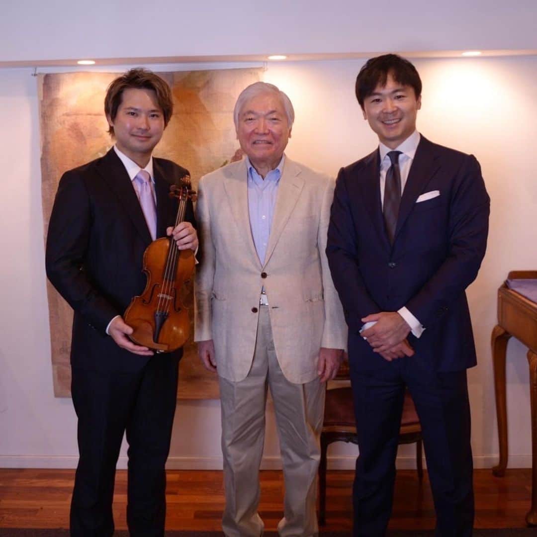 三浦文彰（ヴァイオリニスト）のインスタグラム：「My new🎻  When I played the Guarneri ‘del Gesu’ made in 1732 ‘Kaston’ for the first time I immediately fell in love. It feels like an extension of myself.  I am deeply thankful to Mr.Shimura,who gave me this incredible luck to play on the fiddle!  Also, huge appreciation to Mr.Munetsugu who supported me for a long time. I wish my beloved Viotti Strad a great future!  #guarneridelgesu #1732#violin#fiddle」