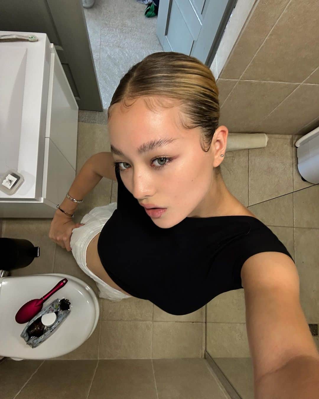 サクラ・キルシュのインスタグラム：「🤳」