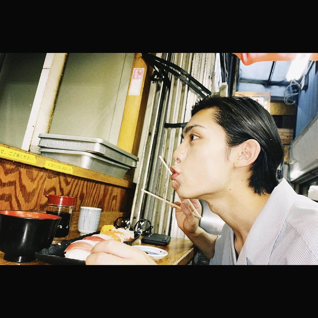 吉田知央さんのインスタグラム写真 - (吉田知央Instagram)「リキが築地で撮ってくれた写真達  どんだけ海鮮食べに行ってんだよ  舞台のマチソワ感なのに旅行きた感あって楽しかったです」8月22日 18時47分 - chihiro__yoshida