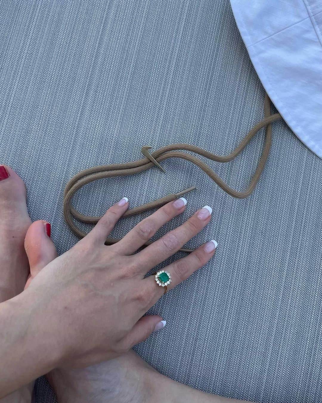 森摩耶のインスタグラム：「やっぱりフレンチ💅 今は白太めのスクエア。」