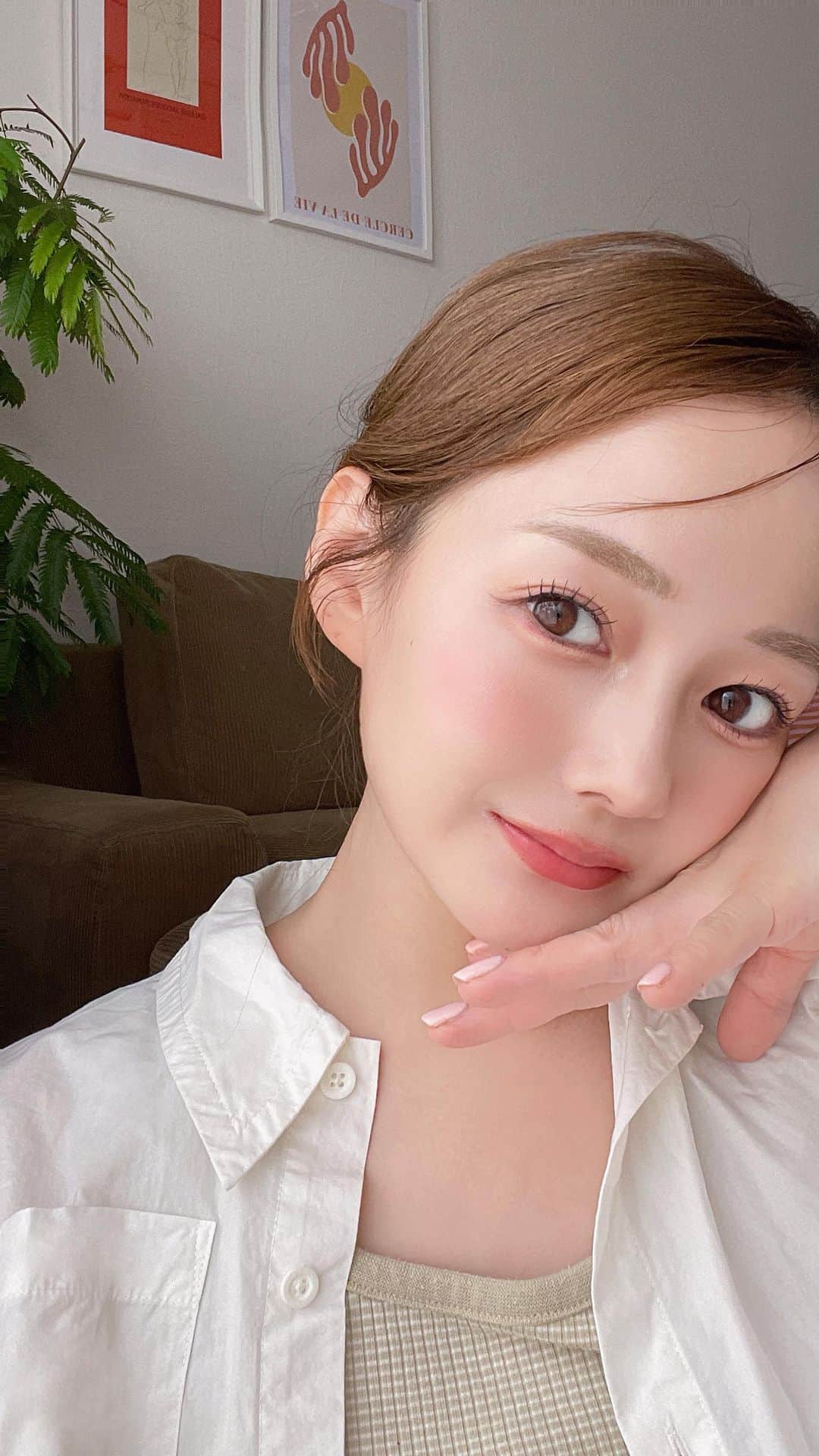 大田くるみのインスタグラム：「【万人ウケなモテピンクティント🩰🤍】  プチプラなのに色持ちも良し！ 色味も最高に可愛いリップ発見💕  @muice_official  プティント 03べジュピン  ティントなんだけどうるみ感もあって、 グロスいらずですっごく使いやすいです✨  落ち着いたピンクリップって、 本当にいつでも使えるから色々欲しくなっちゃう🤤 . . . #イエベ春 #プチプラコスメ #ピンクリップ #ティントリップ #muice」