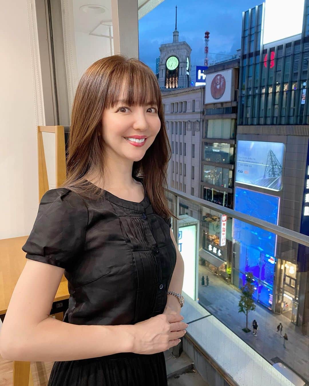 久本直美のインスタグラム：「美容院へ💞 紫外線でダメージを受けていたので、トリートメント✨ いつもありがとうございます✨  #銀座 #美容室 #ザギン」