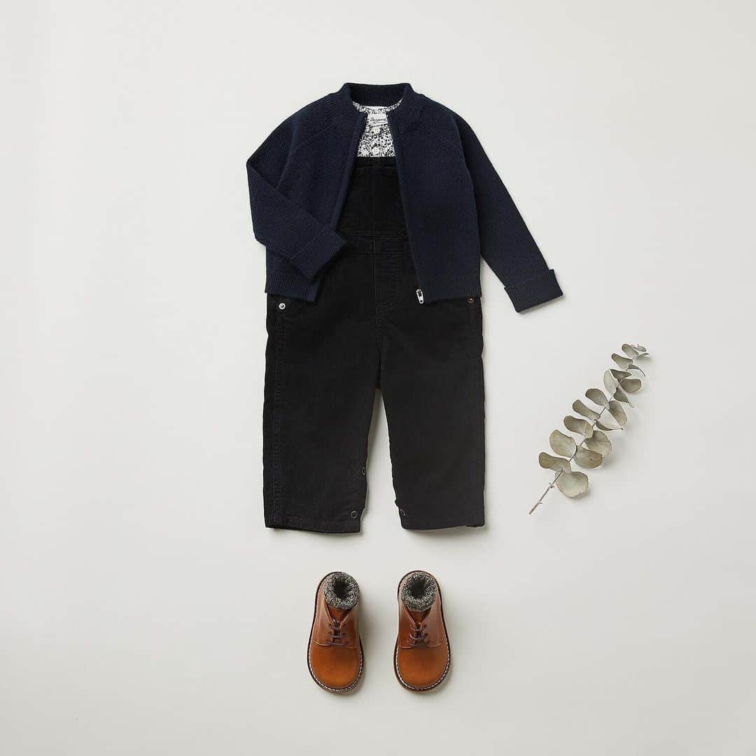 bonpointのインスタグラム：「New Bonpoint FW23 | Back to the 90's​ Notice for nostalgics, our modern black dungarees is a playful must-have in your little ones' wardrobe.   #Bonpoint #NewCollection #BacktoSchool」
