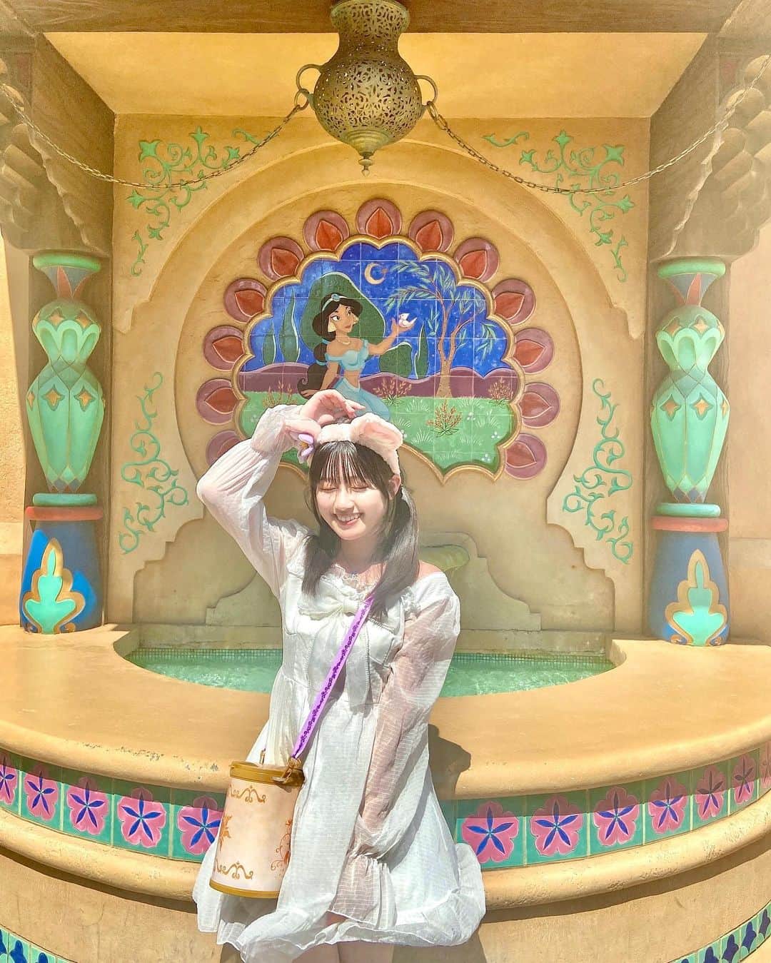 河村果歩のインスタグラム：「🌈🍒  ディズニーシーに行ってきました🤍  ずっと欲しかった推しのリーナベルカチューシャ買えてるんるんでした🫶🏻  #河村果歩 #nicola #おはスタ #おはガール #かほっち #ニコラ #ニコモ #ニコラ9月号発売中 #SUPERGIRLS #スパガ #アイドル」