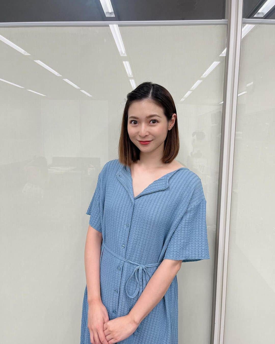 のインスタグラム：「昨日と今日のグッド！モーニングの衣装です☀️ それぞれ青とピンクのワンピースでした  ワンピース（両日とも） GeeRA（@geera__official）  #グッドモーニング#衣装#geera#ワンピース#テレビ朝日#テレ朝#テレビ朝日アナウンサー#アナウンサー#住田紗里」