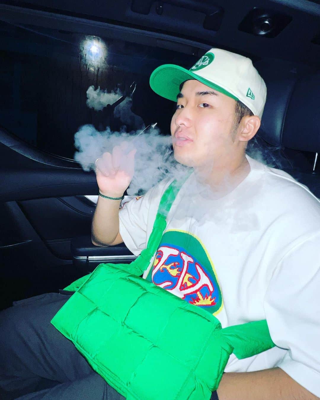 がーどまんのインスタグラム：「緑似合ってる？💚 シーシャはレモン🍋」