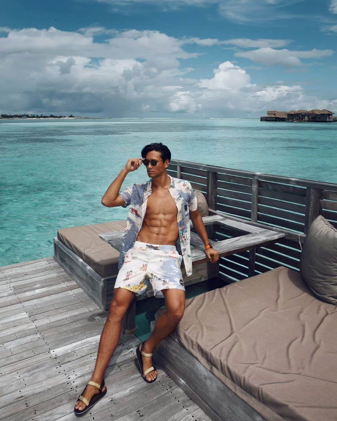 ティムのインスタグラム：「Those unforgettable seascapes 🌊 @surround_ig  . . . . #amazingmaldives #summerbody #summervibes #summergetaway #maldives #ocean」