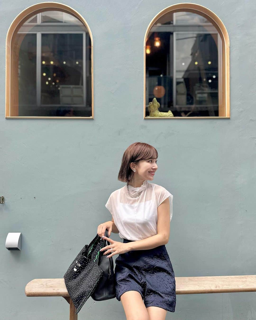 水野佐彩のインスタグラム：「・ ブランチ→トレーニングの日🌻  夏もおわるので この夏大好きだったお洋服たちを 再び愛でている最近です💕💕  可愛い可愛いサブバッグは @elu_l.official のフルールトート🦢 オーダーしてたの🥰 この日も褒められ続けた💚 ドットにグリーンのステッチとスカラップなんて 好きがてんこ盛りですわ🥹💚💚💚  #おちびコーデ #おちびの輪 #低身長コーデ #Sサイズコーデ #ママコーデ #ママライフ #2020年ベビー #女の子ママ #女の子ベビー #ブルベ夏 #ブルベ #ブルベサマー #ブライトサマー #ブライトスプリング #ソフトクラシック #ウェーブ #骨格診断ウェーブ​」