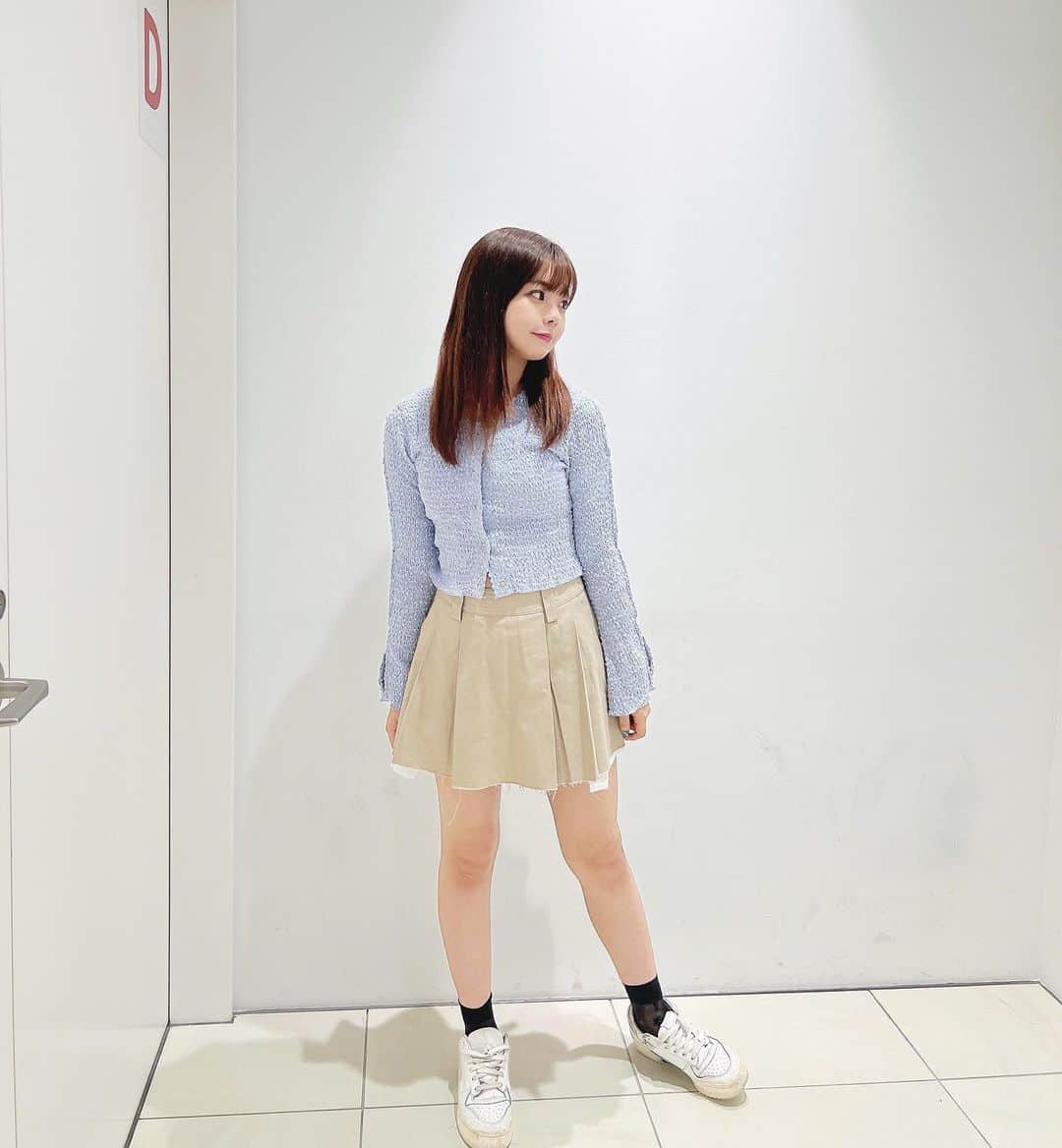 宮里莉羅のインスタグラム：「たまにはお洋服も( ֊ ̫ ֊) セレクトショップで購入した紫のトップスお気に入り💜  #ファッションコーデ#韓国ファッション#envym#adidasoriginals#y2k#02년생 #follow#followme#f4f#likeforlike#follow4follow#fyp#instagood#japanesegirl#instalike#selfie#ootd」
