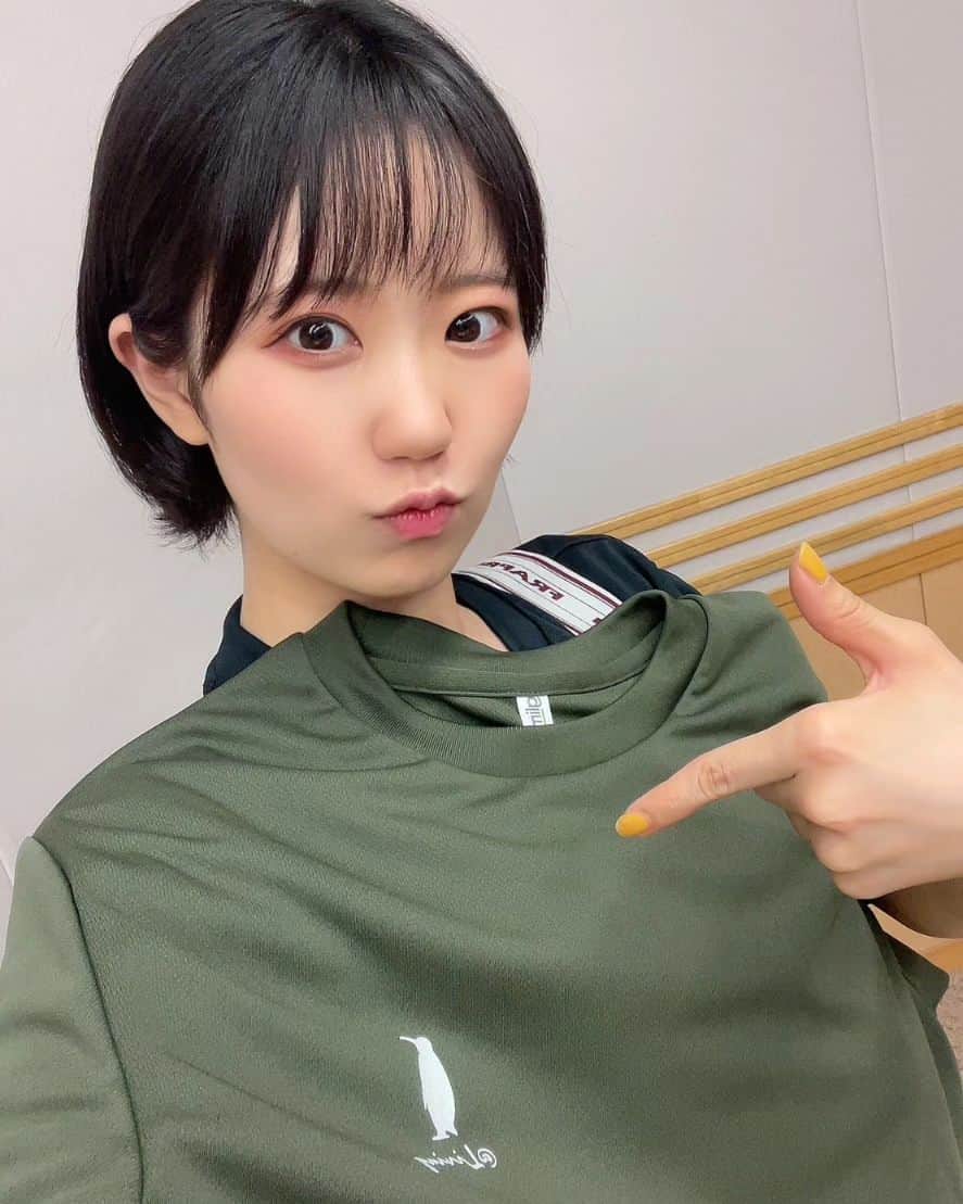 東山奈央のインスタグラム：「インスタではちょっとご無沙汰になってしまいました！  暑さも厳しい折、皆様元気でお過ごしでしょうか？？🌺  ーーーー  私がパーソナリティを務めておりますラジオ番組📻️  超A&G+ 毎週月曜日23:00~ 「東山奈央のラジオ@リビング」  番組【新グッズ】発売🛍️ ＆ 番組【初のイベント】開催決定✨  です！！！  グッズは、  ●ドライTシャツ（黒・アーミーグリーン） ●エコふきん＆スポンジセット  となっております！ どちらもおしゃれで実用性も高いのでオススメ商品です😌  番組初のトークイベントは、 10/7（土）科学技術館サイエンスホールで開催です！  チケットのお申し込みも始まったばかり！！ リスナーさんも初めてのかたもぜひ気軽に遊びに来てくださいねっ💡  詳細は、 「東山奈央のラジオ@リビング」の公式エックス（！）をご覧ください！！👀」