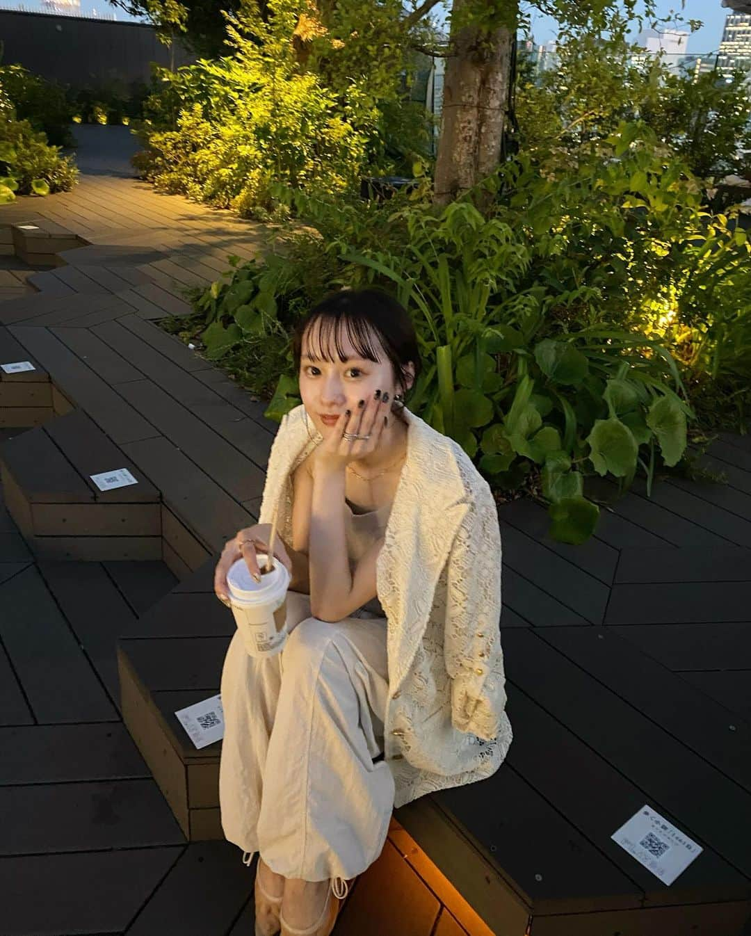 中村侑里さんのインスタグラム写真 - (中村侑里Instagram)「この間のコーデ🦦🤍  lace jacket 沢山着まわせて、おすすめ🔖  #philme」8月22日 19時43分 - moo___pii