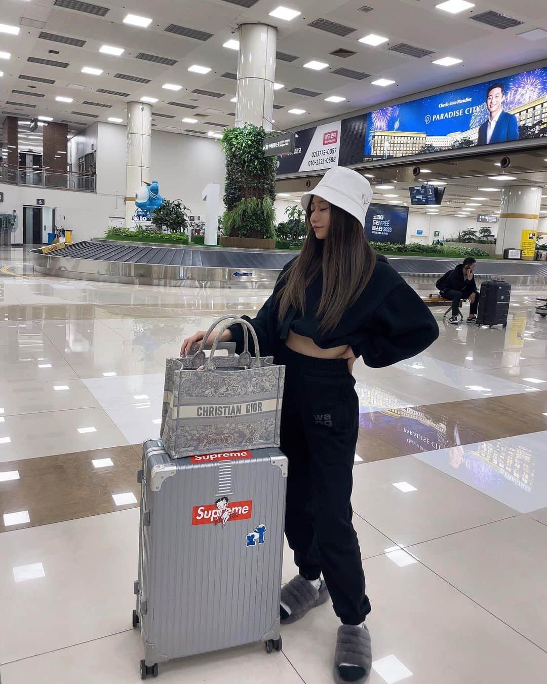 𝐊𝐎𝐘𝐔𝐏𝐈𝐏𝐈 のインスタグラム：「🇰🇷🪵🤍  한국 포토 📷  #한국 #korea  #韓国」