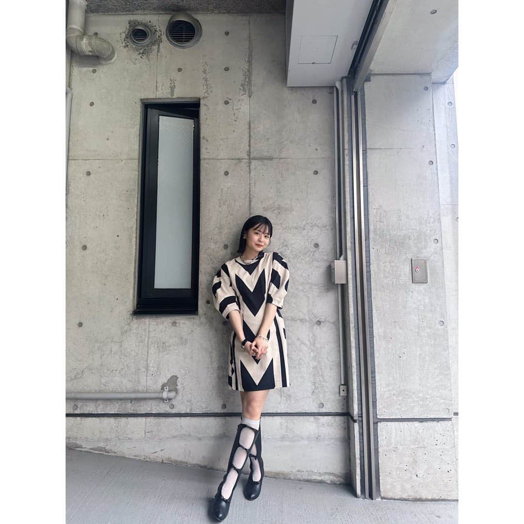 莉子さんのインスタグラム写真 - (莉子Instagram)「最近のお衣装たち👗 いつも素敵なヘアメイクにお衣装、感謝、感謝です。☺︎」8月22日 19時53分 - riko_riko1204