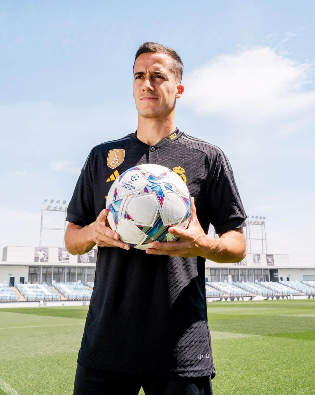 ルーカス・バスケスさんのインスタグラム写真 - (ルーカス・バスケスInstagram)「Este balón ✨🎶🤍 @adidasfootball @championsleague」8月22日 19時56分 - lucasvazquez91