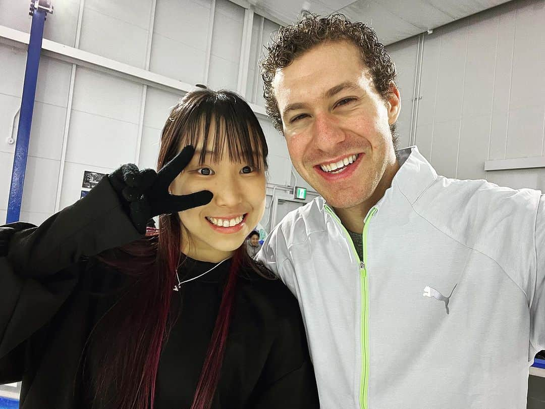 ジェイソン・ブラウンのインスタグラム：「Friends on Ice Rehearsals have begun! フレンズオンアイスのれんしゅうが始まりました! ⛸️  🥳 It’s also Mai’s Birthday!  今日はまいちゃんの誕生日です 🥳   #foi2023 #friendsonice #japan #show #iceshow #birthday #happybirthday @foi2023_official_account」