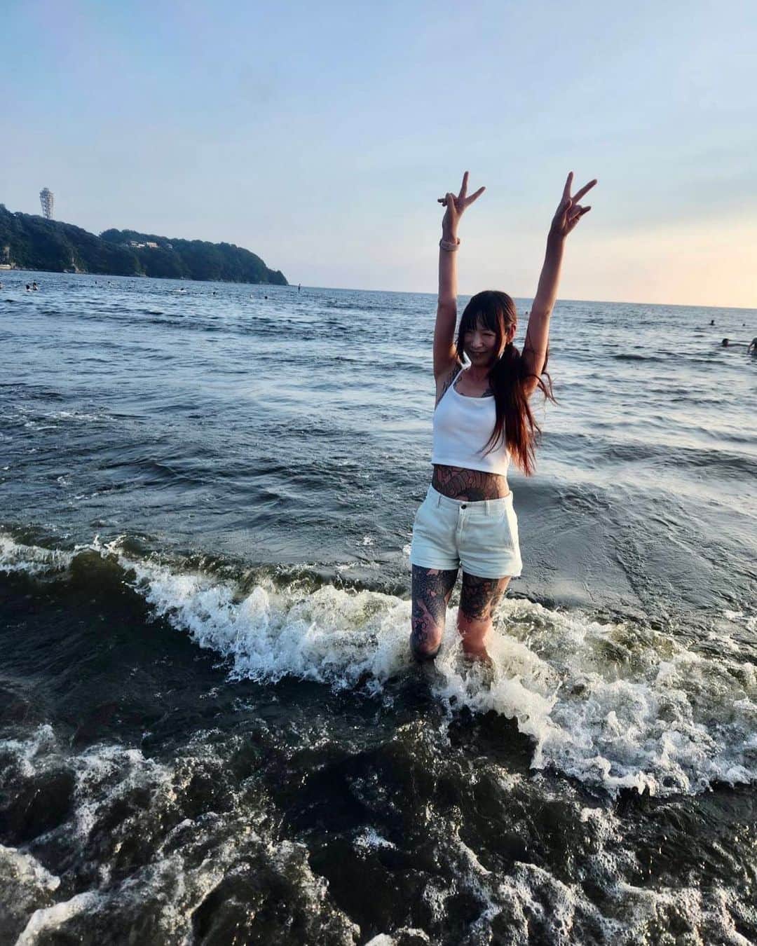 松田ゆう姫のインスタグラム：「なんか指が長い海のせい  #江ノ島」