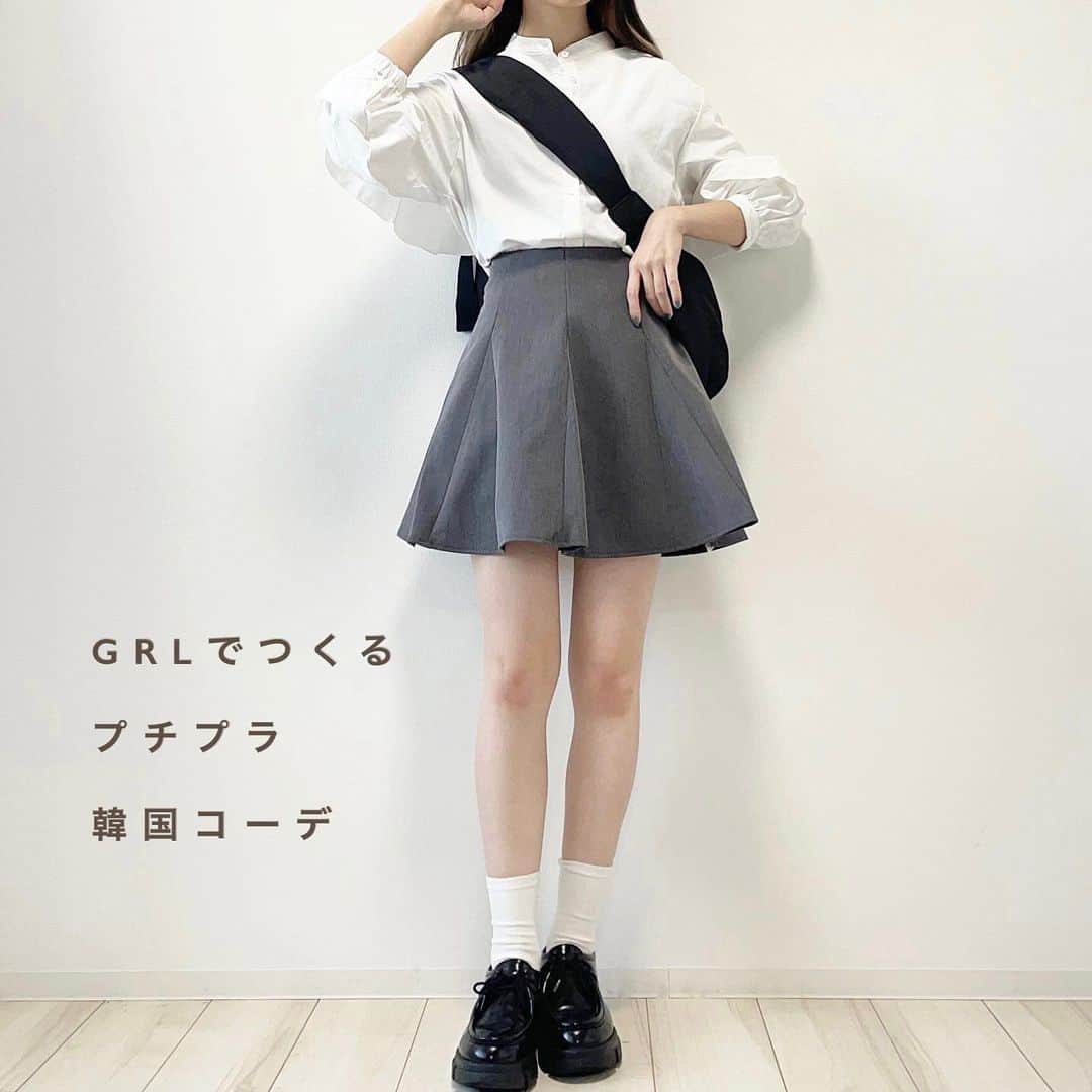 mero*のインスタグラム：「はじめての韓国コーデ🔰品番画像に載ってるよ！ . . . この間TIKTOKにも動画投稿したんだけど インスタには静止画バージョンも投稿✍️ コーデちょっと違ってる✍️ . 韓国コーデわからなさ過ぎて 大丈夫かなって感じなんだけど…🥺 . GRLだからめちゃくちゃプチプラだし みんなも見てみて…🥺 . GRLのアイテムは画像に品番載せてる✍️ . . . #夏服 #夏コーデ #夏服コーデ #大学生コーデ  #デートコーデ #デート #韓国コーデ  #グレイル #グレイル購入品 #grl #grl購入品」