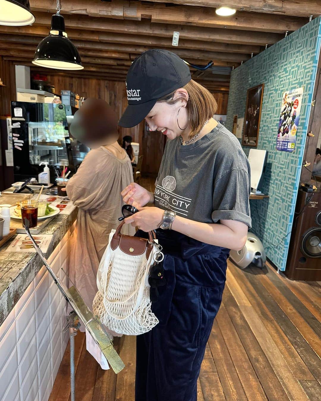 青木美緒のインスタグラム：「数ヶ月ぶりにカット、カラーした✂︎☺️💇🏻‍♀️ もさもさ、プリンも酷かったからめちゃくちゃスッキリ☺️😂💯🥹 夜はお義父さんの誕生日のお祝い🥂🎂 良い休日👶🏻💐」