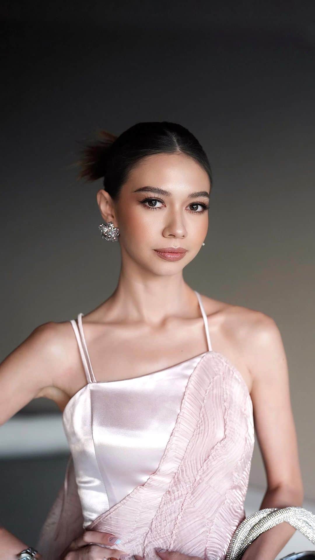 ユキ・カトウのインスタグラム：「Too glam to give a damn.. lol #diaryukikato」