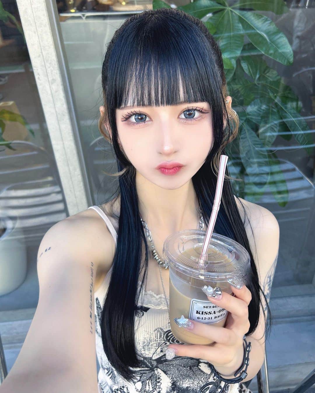 狐波ろんのインスタグラム：「カフェラテ飲むとカフェイン中毒？なって気持ち悪くなるのに味は好きだから飲みましたうまうま」