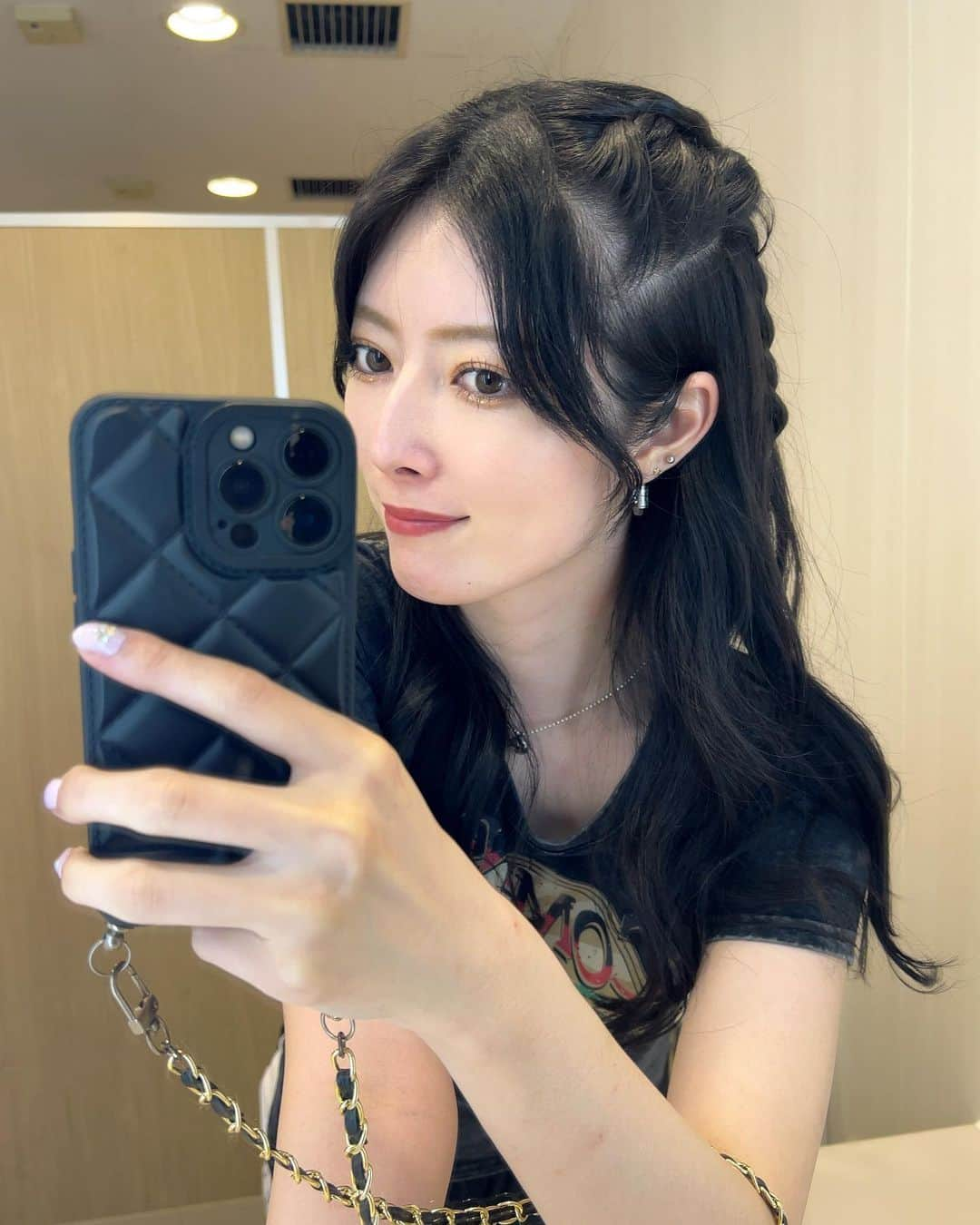 日下部美愛さんのインスタグラム写真 - (日下部美愛Instagram)「🖤🖤⁡ ⁡  #selfie #黒髪 #黒髪ロング  #動漫 #粉我 #角色扮演 扮演 #时装 #时装模特 #自拍 #animegirl #instagood #followforfollowback #japan  #idol #followme」8月22日 20時19分 - miakusakabe_official