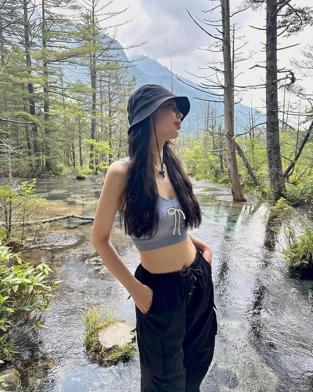 伊藤友奈さんのインスタグラム写真 - (伊藤友奈Instagram)「昨年ぶりの上高地⛰️ 以前通らなかった湿地帯を歩いて。 自然のパワーすごい  all @sheinofficial shoes @salomon  #上高地#岳沢湿地#河童橋#明神池 #kamikochi#japanmountain #ハイキングコーデ#山ガール #山ガールファッション#ハイキング」8月22日 20時23分 - youna.ito